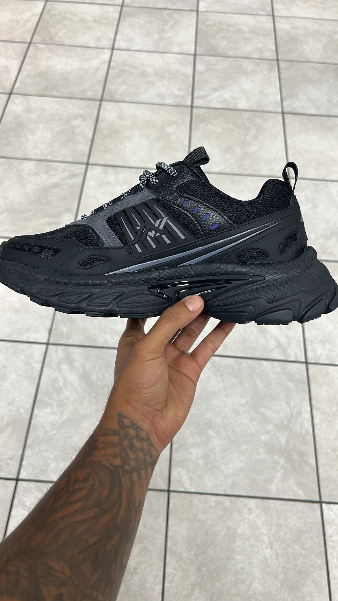 Javi - Sway Track Shoe