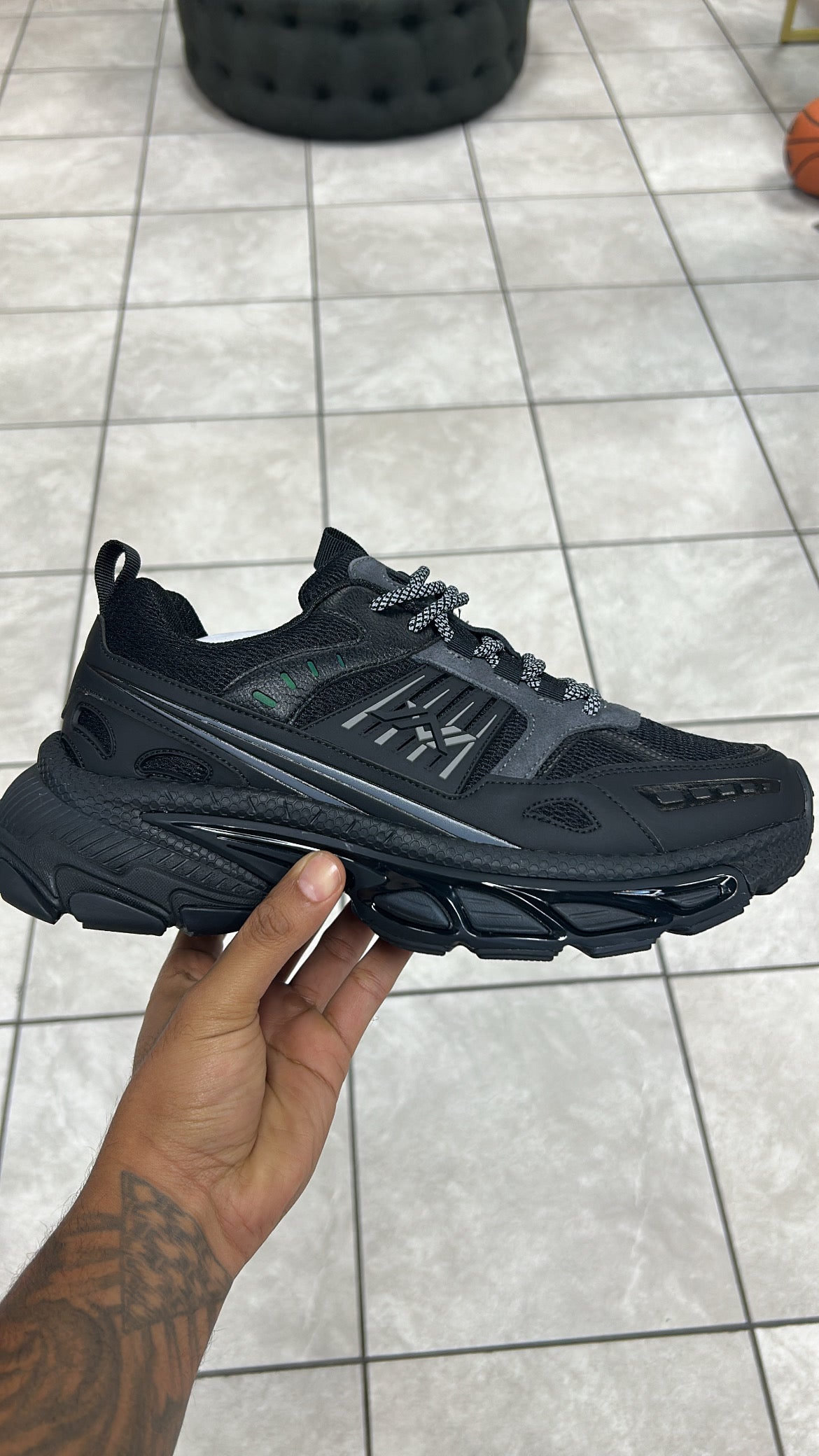 Javi - Sway Track Shoe