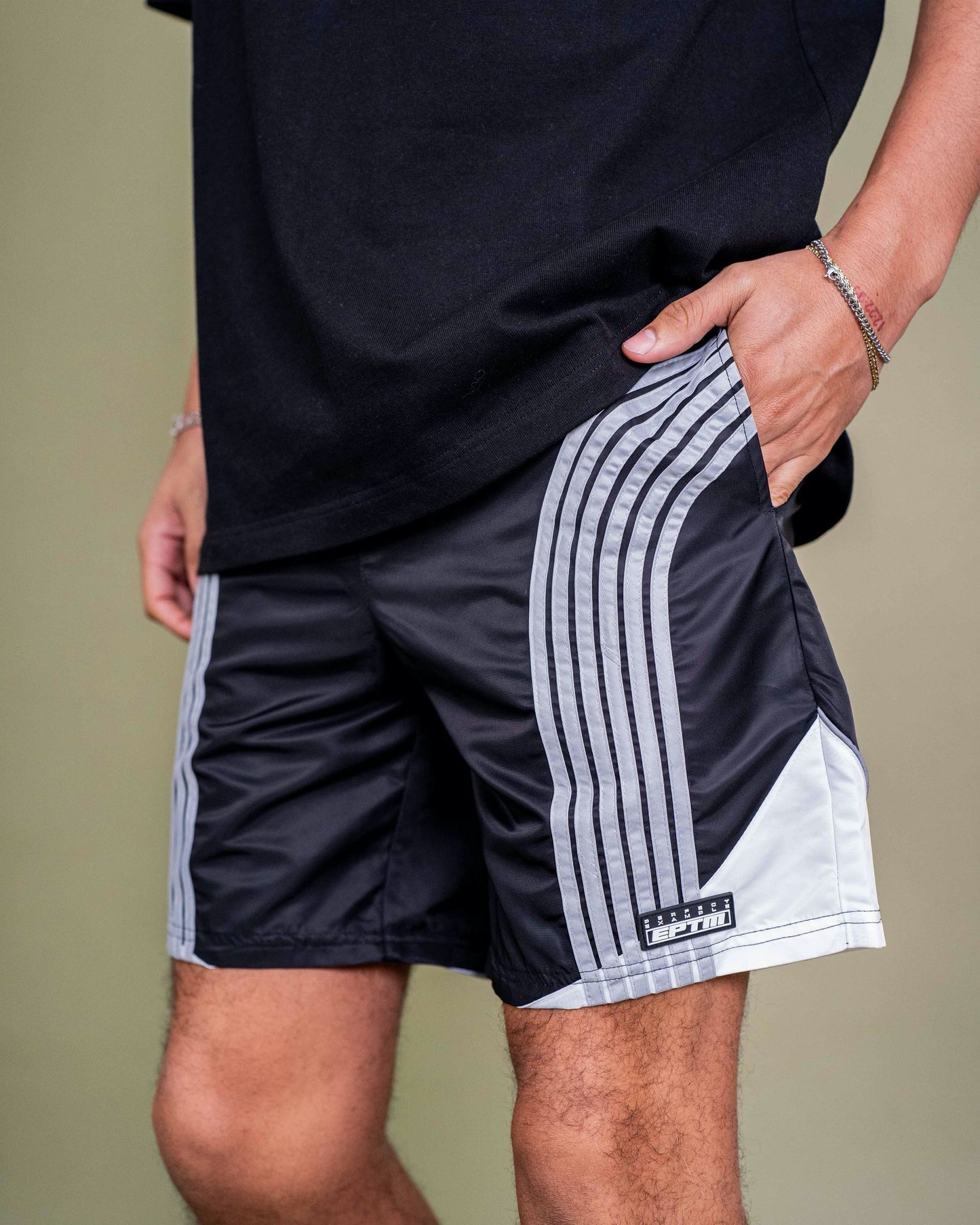 Eptm _ Black 3m curve shorts